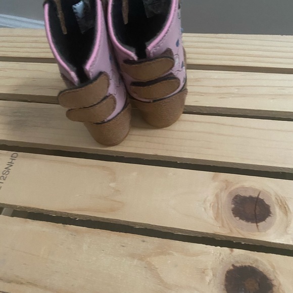 Boots - Picture 4 of 6